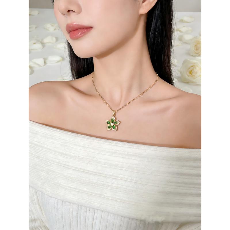 Fashion Lucky Five-Petal Flower Pendant Necklace Sparkle Gold Zircon 360° Rotatable Chic Daily Accessory Luxury Elegant Perfect Valentine's Day Gift Fashion Lucky Five-Petal Flower Pendant Necklace Sparkle Gold Zircon 360° Rotatable Chic Daily Accessory Luxury Elegant Perfect Valentine's Day Gift