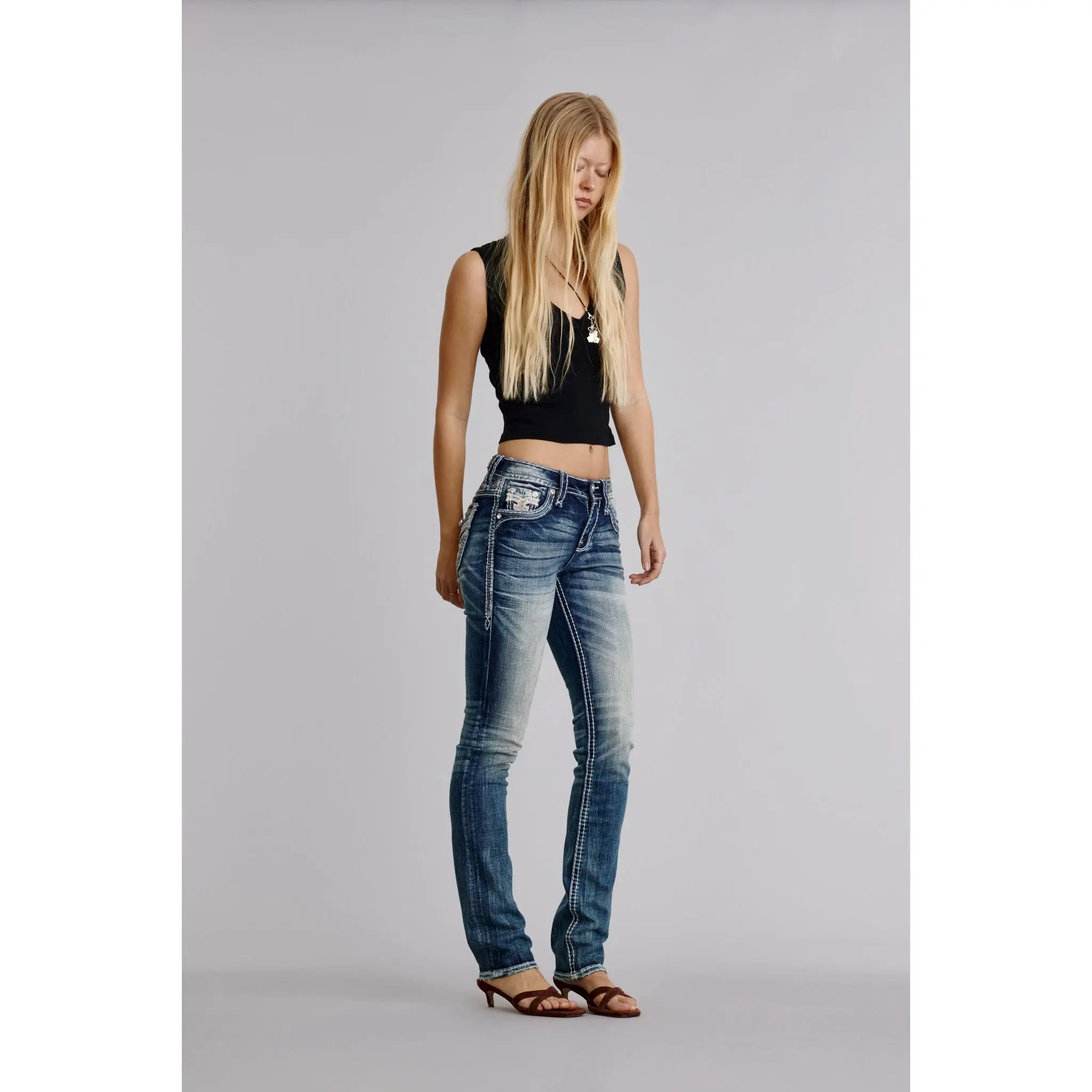Yui Straight Jeans in Medium Wash