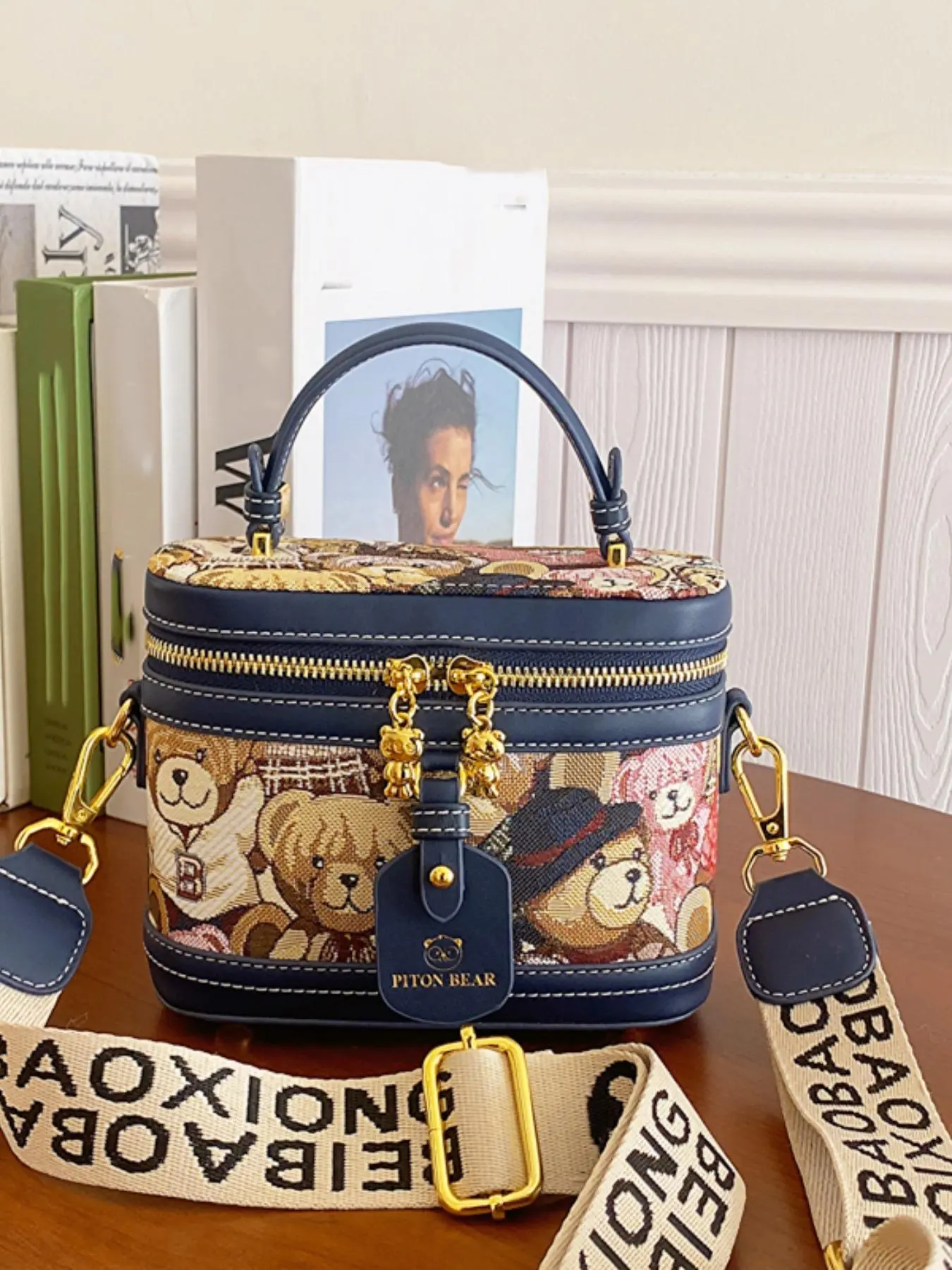 Fashionable PU Leather Handbag, Cute Cartoon Bear Print Bucket Bag, Fashion Patterned Bag, with Adjustable Strap, Casual Trendy Versatile Daily Commuting Bag, Shoulder Bags, Casual Crossbody Bags, Handheld Bag Purse, Casual Trendy Purses