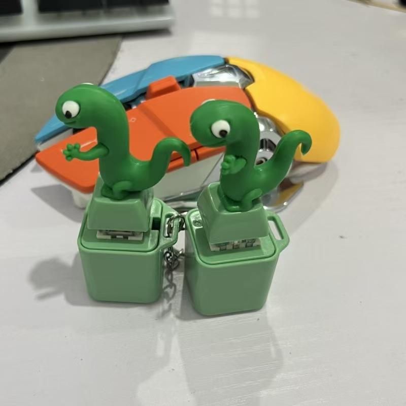 Lizard Button Keychain with Rechargeable LED Light Realistic Croak Color Changing Fun Toy for Kids & Adults Green Design Lizard Button Keychain with Rechargeable LED Light Realistic Croak Color Changing Fun Toy for Kids & Adults Green Design