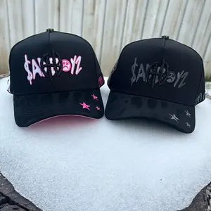 Gorra Sad Boyz en negra y rosa