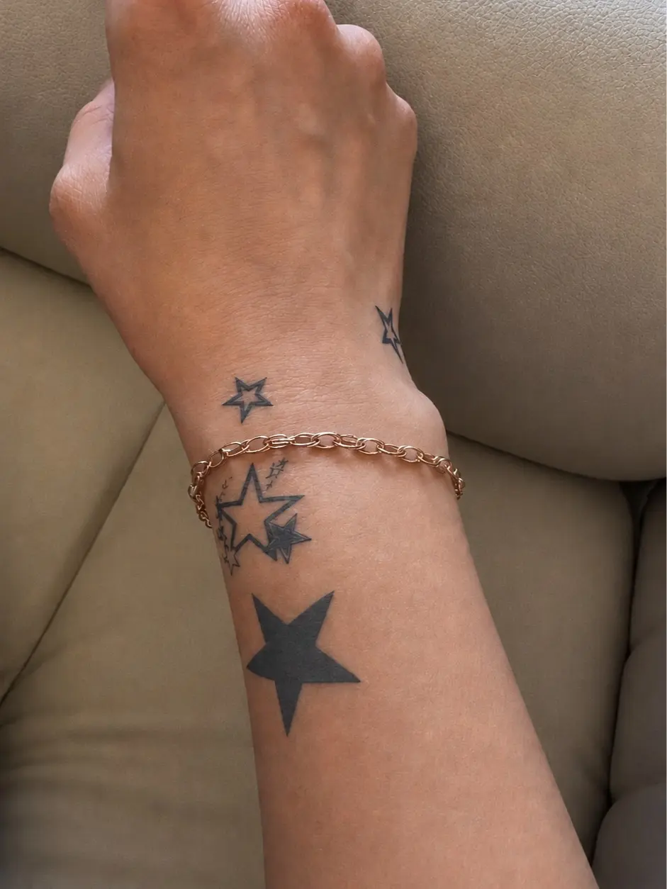 Star Temporary Tattoo | Realistic Fine Line Waterproof Fake Tattoo (7cm x 5.3cm) Realistic Fine Line Star Temporary Tattoo