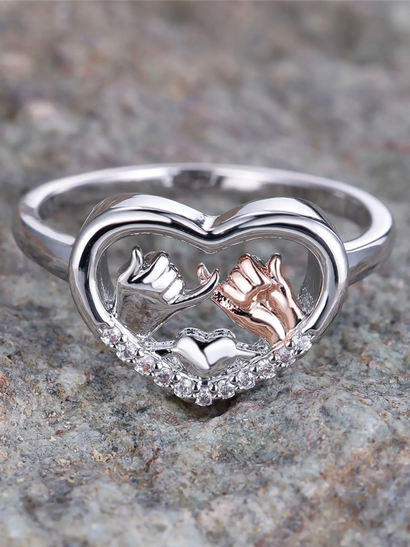 Heart Hand-In-Hand Ring Gift for Friends, Heart Shaped Ring, Beautiful Rings, Durable Material Friendship Jewelry Ring with Synthetic Zirconia, Perfect for Special Occasions, Gift Idea