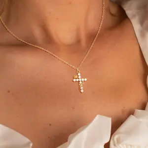 Tewiky Rose-Encircled Cross Christian Truth Women's Everyday Necklace Zirconia Cross Pendant Necklace Luxurious Fashionable Collarbone Chain Easter Jewelry