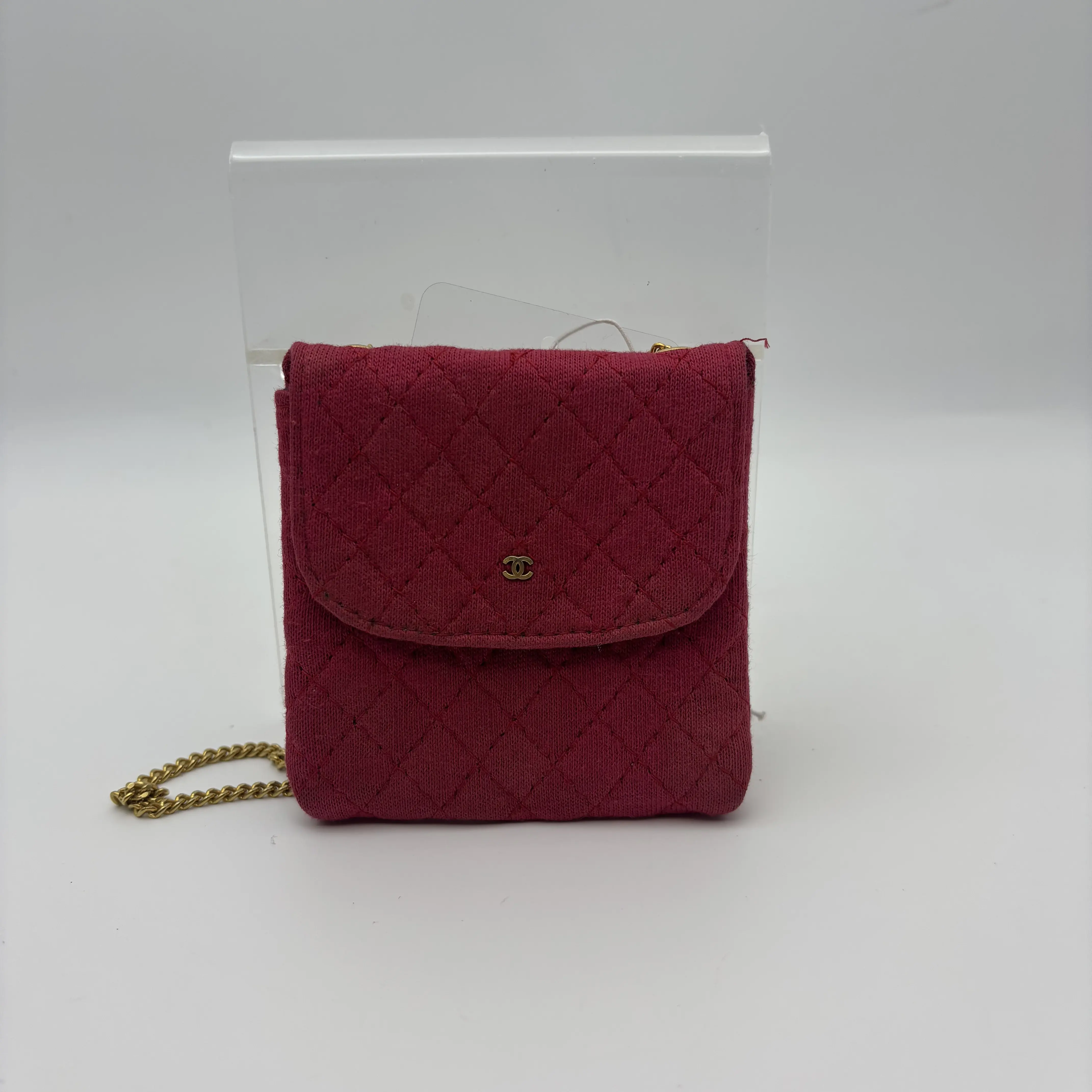 Pre-owned CHANEL vintage red knitted quilted mini crossbody bag by Chanel.