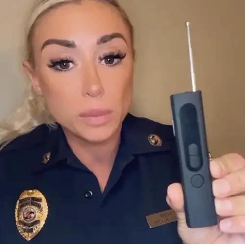 AI Hidden Camera Detectors, GPS Tracker detector, Spy Camera Detector, Bug Detector, RF Signal Detector, Listening Device Detector, 6 Levels Sensitivity, 4 Detection Modes, 30H Working Time for Travel, Car, Bathroom, Office, Hotel, Airbnb, Renta