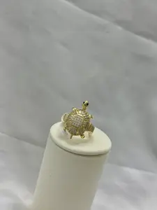 Yarigaby Ring T - Elegant Gold-Tone Turtle Design with Detailed Engraving for Stylish Accessory