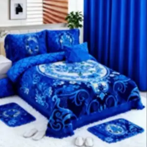 Sobrecamas, con manta, cojines, alfombra, cortinas