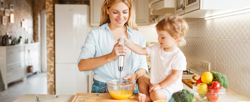 ODIFORGO Rechargeable Milk Frother,Milk Frother Handheld with 3 Heads 3 Speeds,Coffee Mixer,Frother Wand Drink Mixer,Electric Milk Bubbler,Detachable Stainless Steel Whisk for juice,Prebiotic Powder,Latte,Cappuccino,Matcha,Egg (Black)