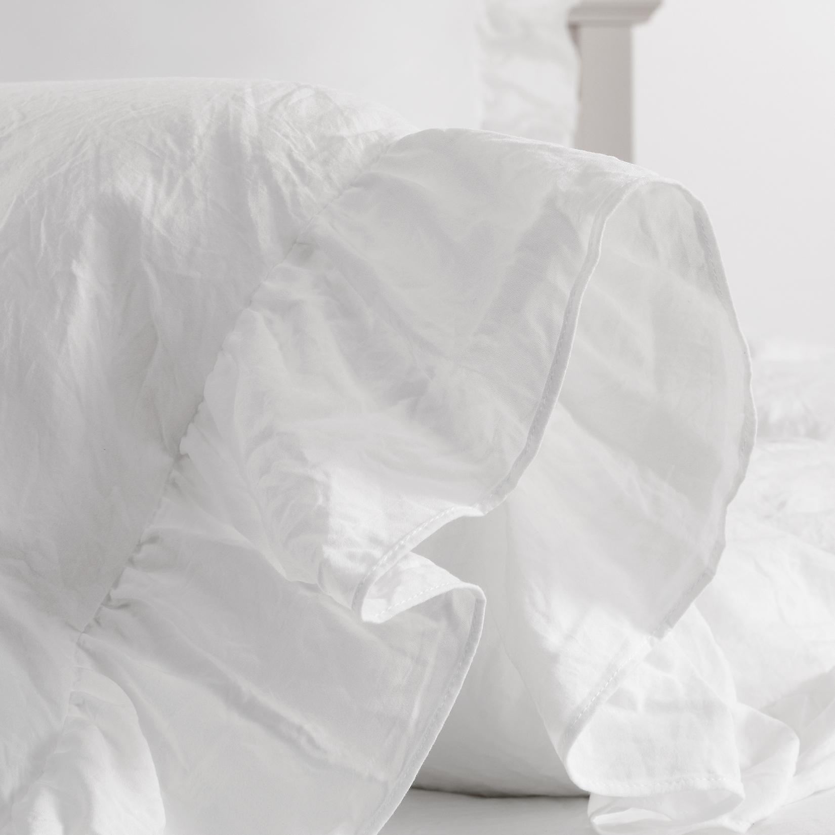 【GARVEE】White Ruffle Duvet Cover Queen Size, 3PCS Soft Washed Microfiber Vintage French Country Duvet Cover Set for Queen Bed, White, 90x90 in