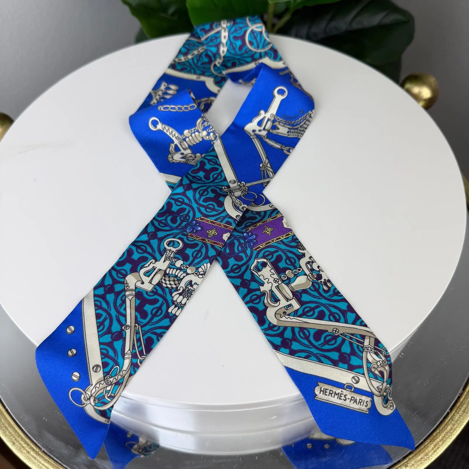 Pre-owned Authentic Hermes 100% Silk Twilly Scarf Blue Unisex Parisian Luxury Fashion Accessory, Versatile Tie, Everyday Wear, One Size