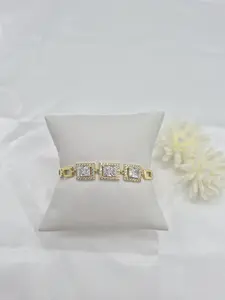 Bracelet of white stones in 14k gold plated. (21)