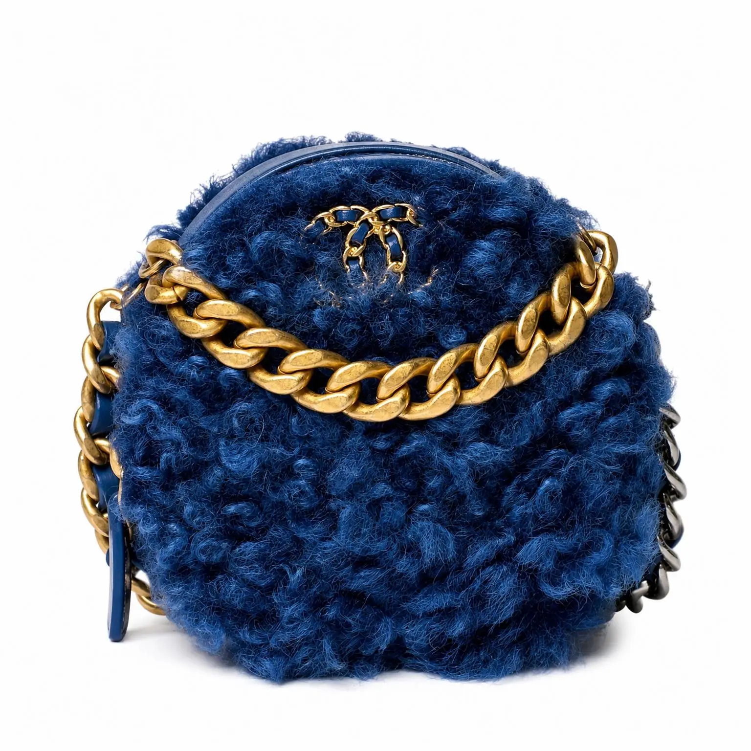 Pre-owned CHANEL X Mini Bags 19 Round Clutch with Chain Quilted Shearling Blue 30236019