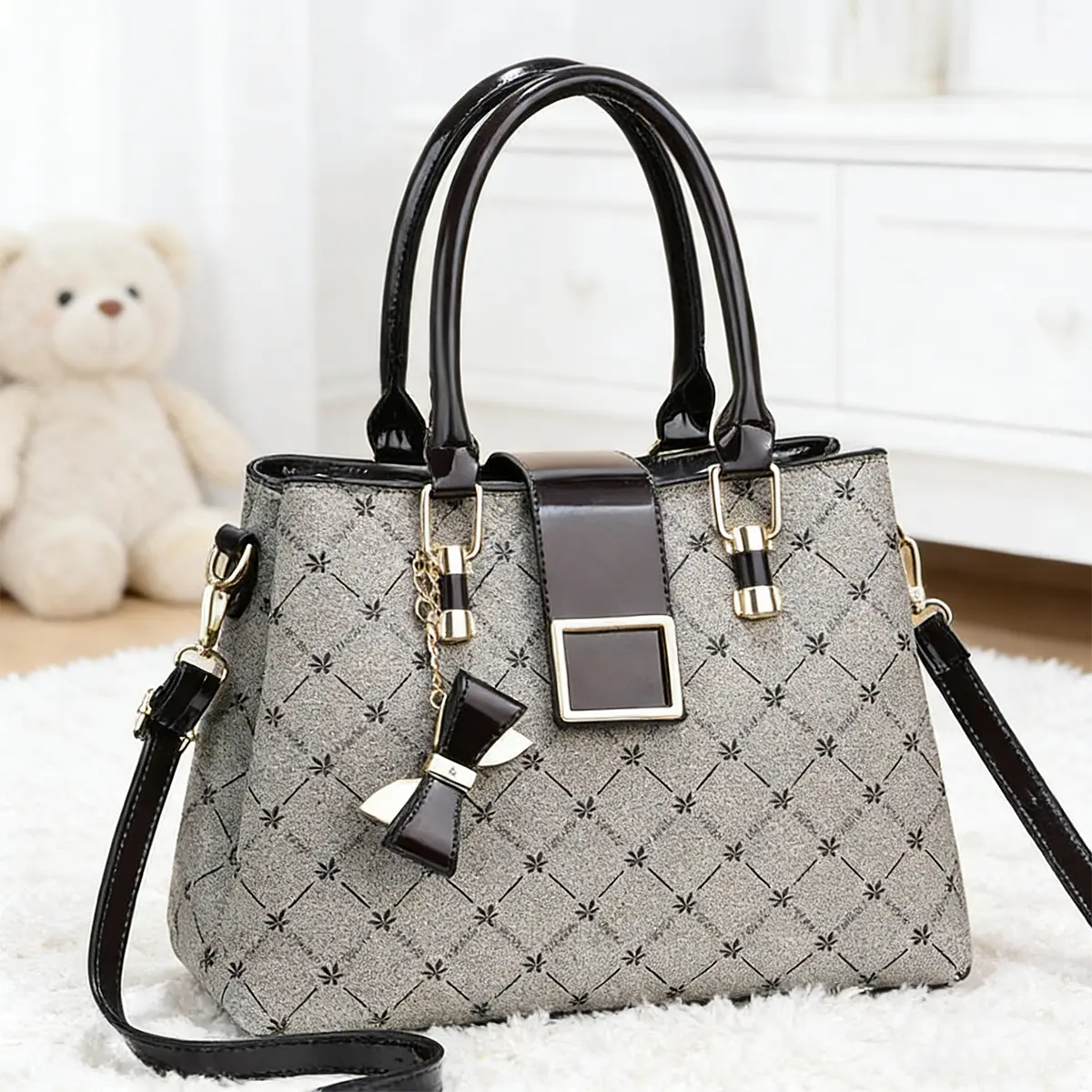 Light-luxury plaid women’s bag featuring a bow and metal buckle, with delicate embellishments and a glossy, textured patchwork design for an elevated look. Can be carried by hand or worn crossbody—ideal for commuting, dates, and everyday wear; the tote ex