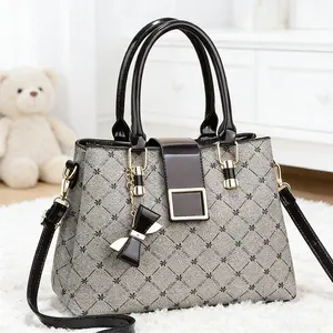 Light-luxury plaid women’s bag featuring a bow and metal buckle, with delicate embellishments and a glossy, textured patchwork design for an elevated look. Can be carried by hand or worn crossbody—ideal for commuting, dates, and everyday wear; the tote ex