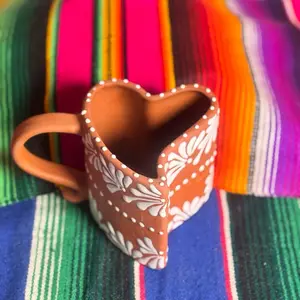 Taza corazón de 500 mill chocolatera color natural/blanco