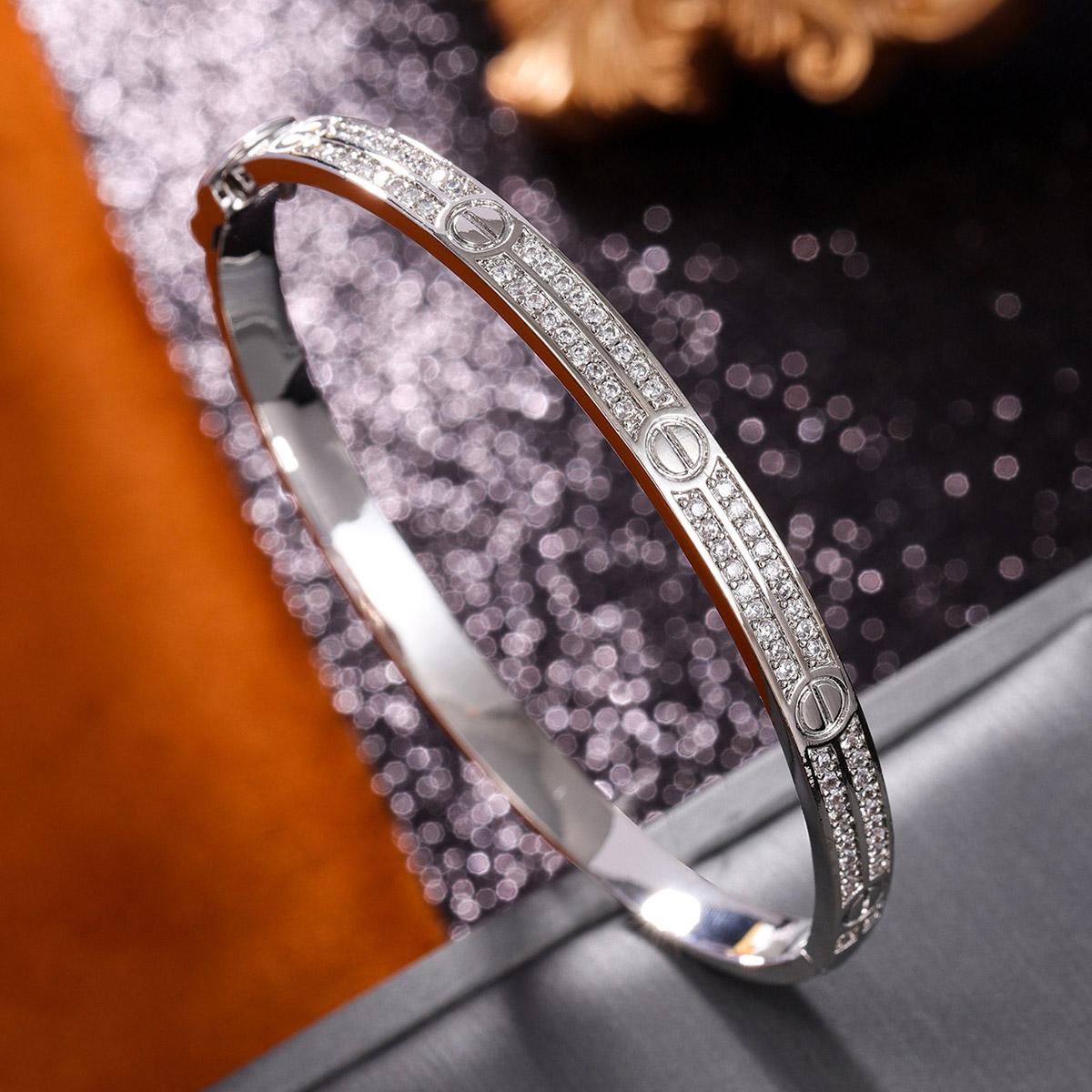 A 925 silver geometric bracelet inset with shiny synthetic zircon temperament elegant ladies high quality jewelry bracelet to send a lover