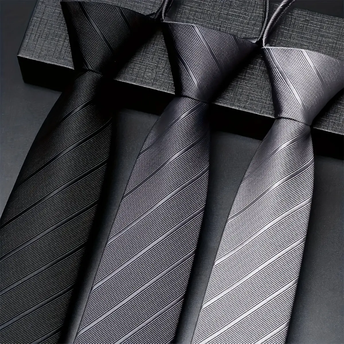 3-Pack Men's 1200-Needle Solid Color Polyester Zipper Stripe Tie Set, Classic Retro Business Versatile Tie Suitable for Work, Interviews, Banquets, etc., Black, Gray, Navy Blue, Dark Red Tie is an Ideal Gift for Male Friends
