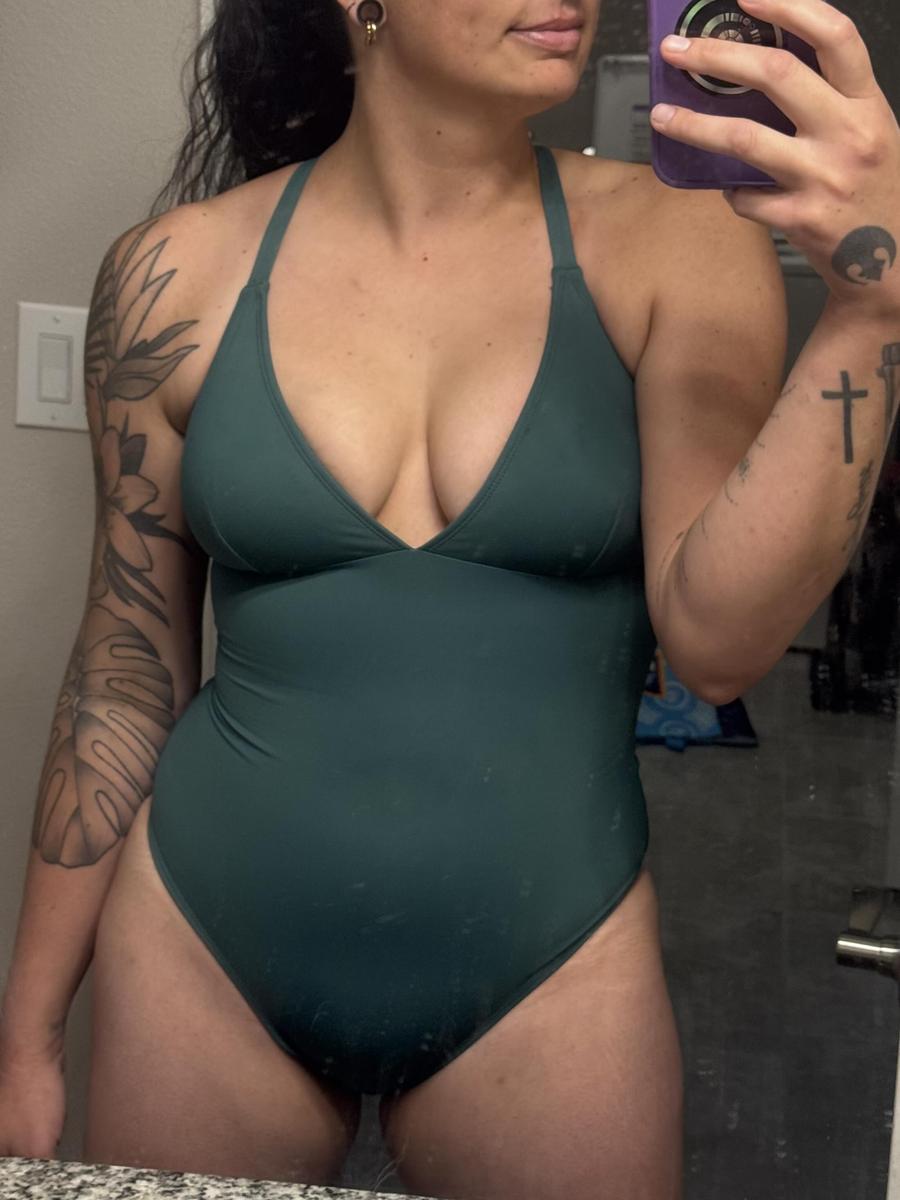 Item: Green - V Neck, M