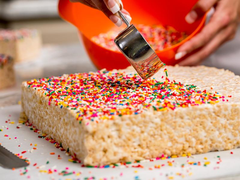 Rainbow Sprinkles Crispycake – Soft, Gooey & Pure Joy