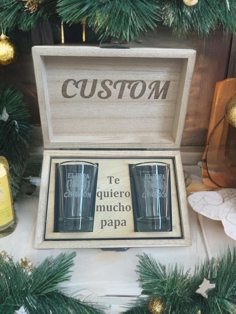 El Papa Mas Chingon Custom Engraved Graphic Shot Glass Set in Wooden Box Durable Drinking Glasses for Father's Day & Special Occasions Stylish Drinkware Gift Perfect for Birthdays Anniversaries and Retirements