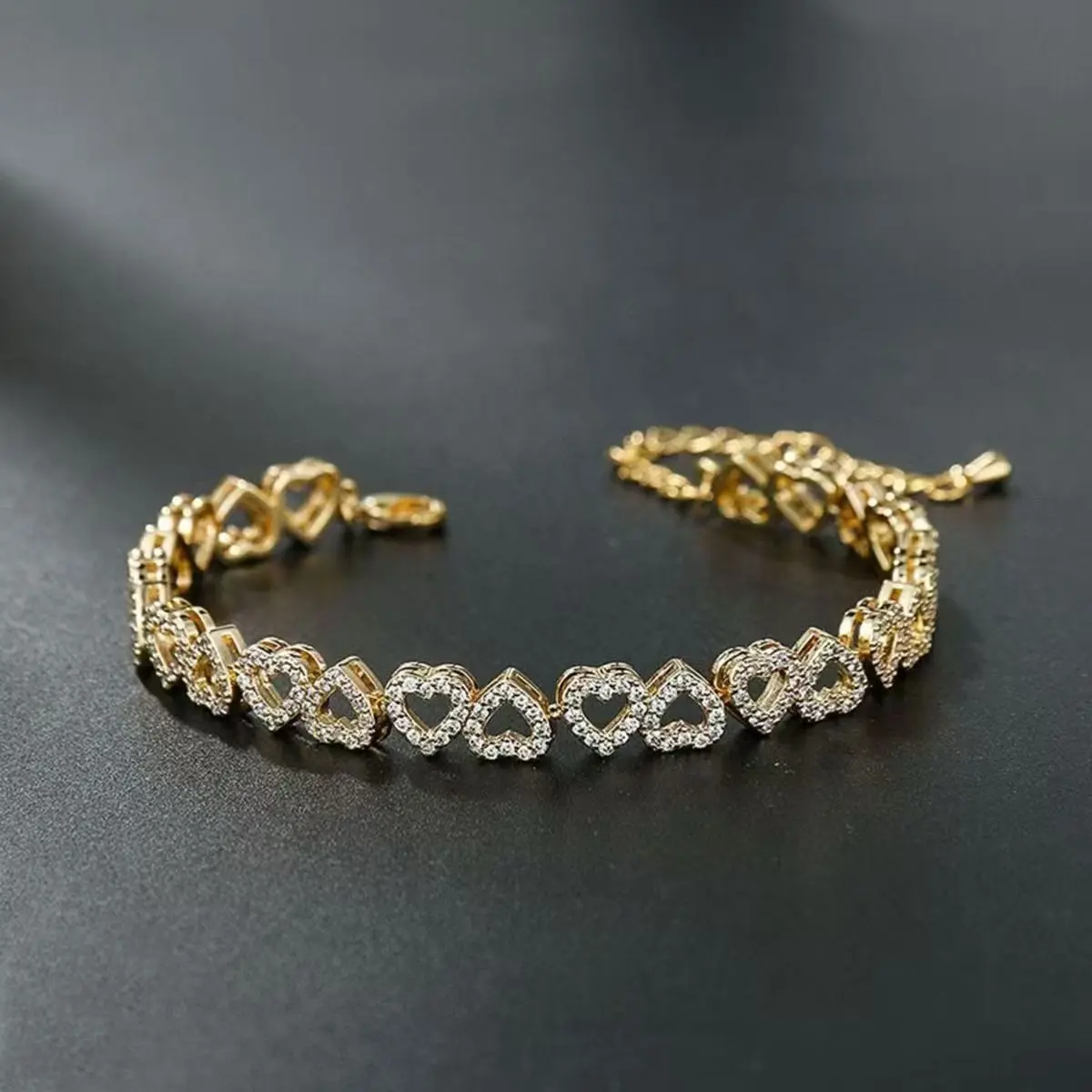 Women's Elegant Artificial Zircon Heart Motif Link-Style Bracelet - Adjustable Size Valentine Gift, Fashion Costume Jewelry Arm Candy Accessories for Party, Daily Wear, Bracelets, Party-Ready