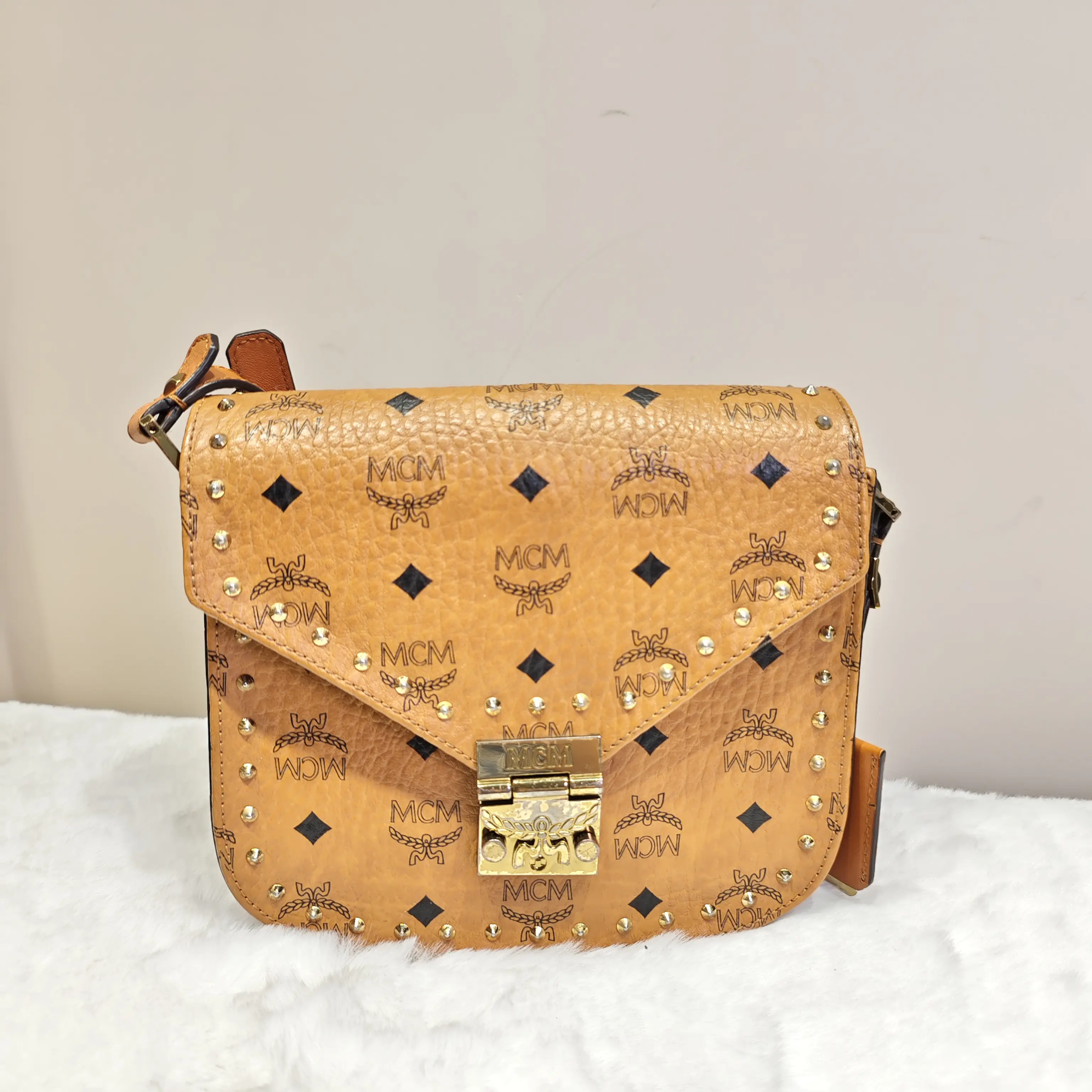 Pre-owned MCM Cognac Vintage Floral Studded Patricia Handbag Messenger Bag, Embellished Shoulder Bag, Elegant Vintage Purse (A54)