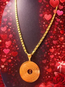 Collar Medalla tallada  – Oro Laminado 14K (18”)