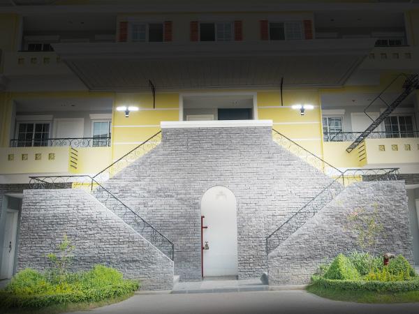 SANSI Super Bright  54W LED Security Lights Motion Sensor Flood Light Outdoor, 7000LM, 700W Equiv 5000K IP65 Waterproof, 4 Head Dusk to Down Floodlight for Garage, Yard, Porch，Hardwired Upgraded Energy Efficient Sidewalk Driveways Patio