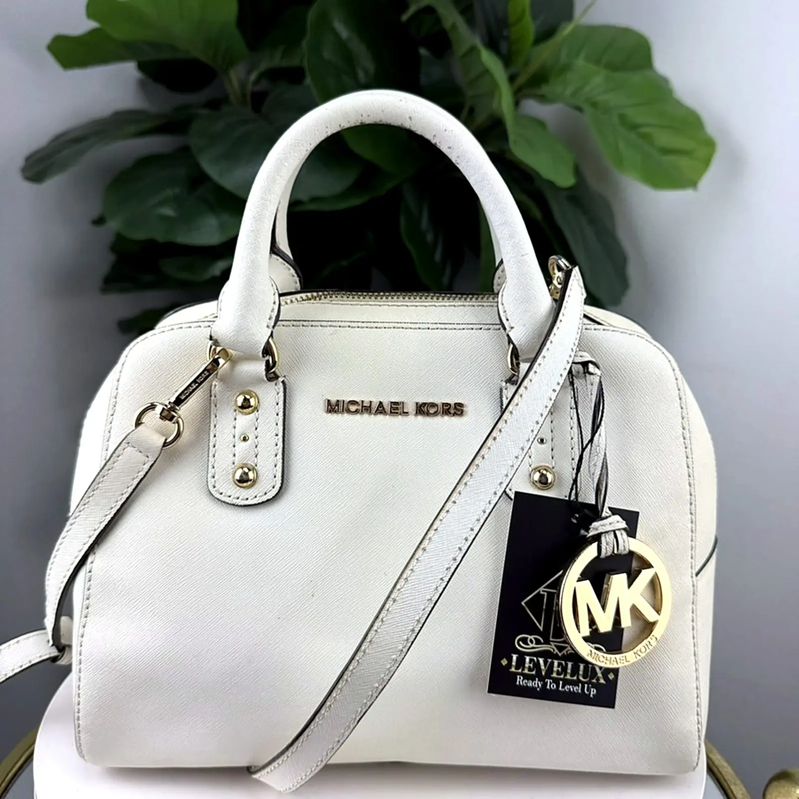 Pre-owned Saffiano leather Shoulder bags Authentic Michael Kors White Dome Satchel