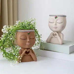 Heart-Shaped Handheld Flowerpot Made of Resin Material Perfect for Indoor Plants and Cute Succulents Gardening Gift for Women Mothers and Teachers