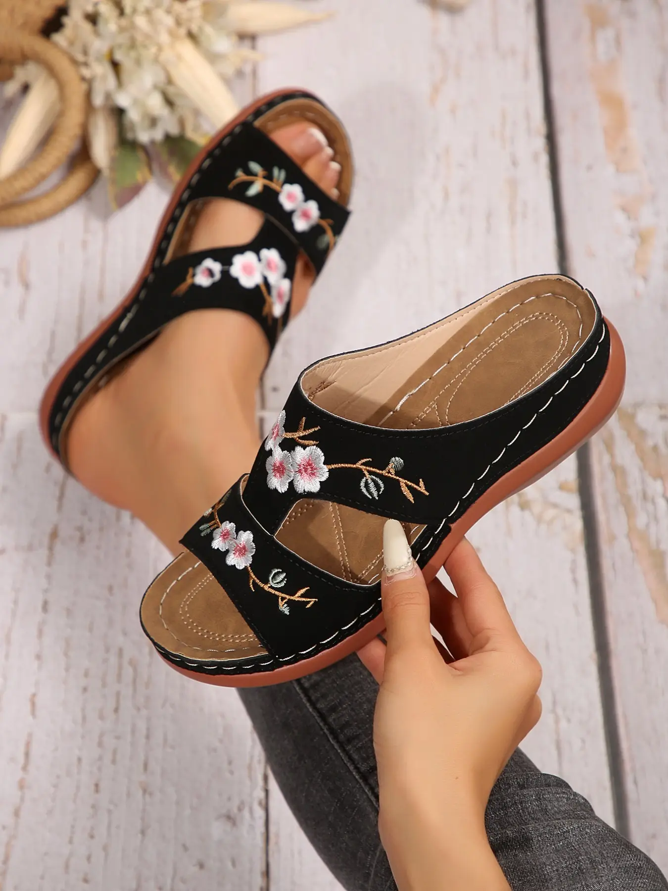 Traditional Style Embroidered Wedge Sandals, Ethnic Style Sandals, Soft Sole Slippers for Middle Aged and Elderly Women, Comfortable Summer Footwear
