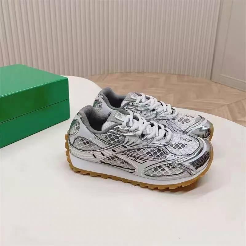Shoes in the Shoe Cabinet Lace Up Flat Casual Women Round Toe Designer Female Outside Walking Running 2026 Runway Trainers Couple Shoes Girl Closed Casual Sneaker Footwear Athletic Runner Canvas Material