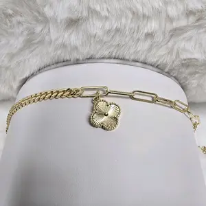 # 0020 Pulsera cubana en combinacion con paperclip con dije de flor oro laminado 14k Alta calidad  talla 7 con extension