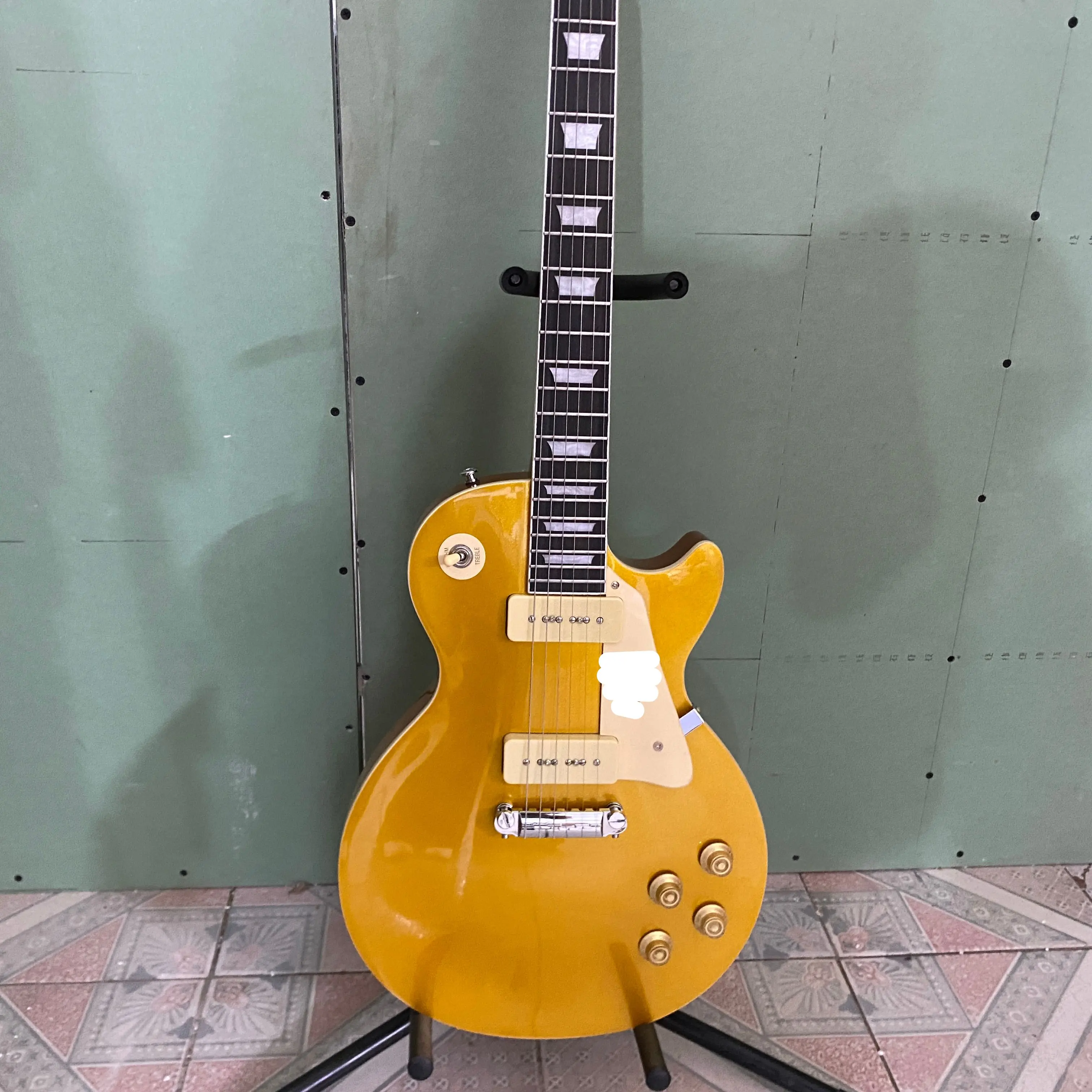 LP Electric Guitar with Metallic Gold Finish, P90 Pickup, Cream Pickguard, Solid Mahogany Body for Stage Use