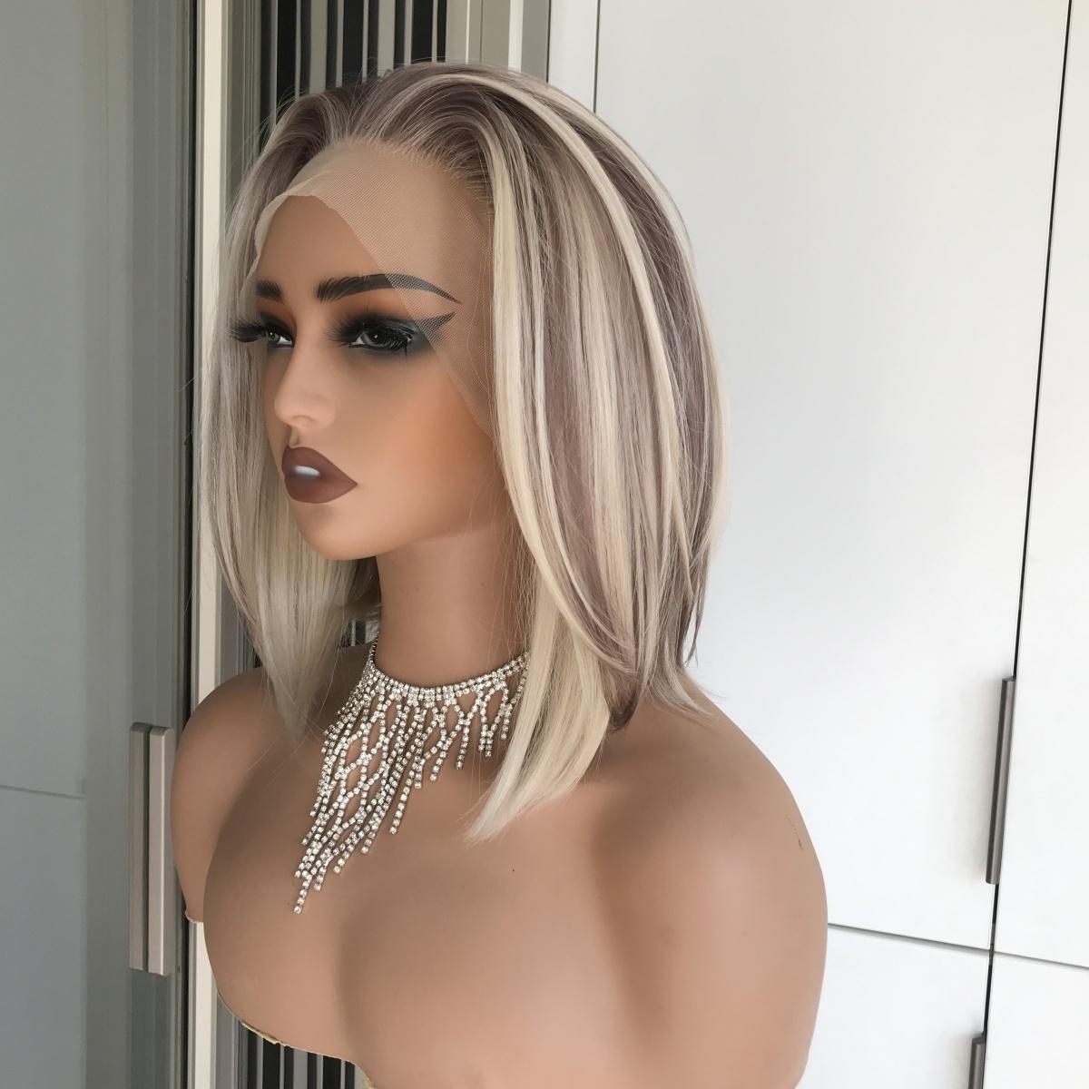 AISOM Caris Toasted Beige Blonde Shot Bob Cut Lace Wig 12inch Free Part Synthetic Lace Front Wig with Scandinavian Hairline Low Density Daily Women's Wig