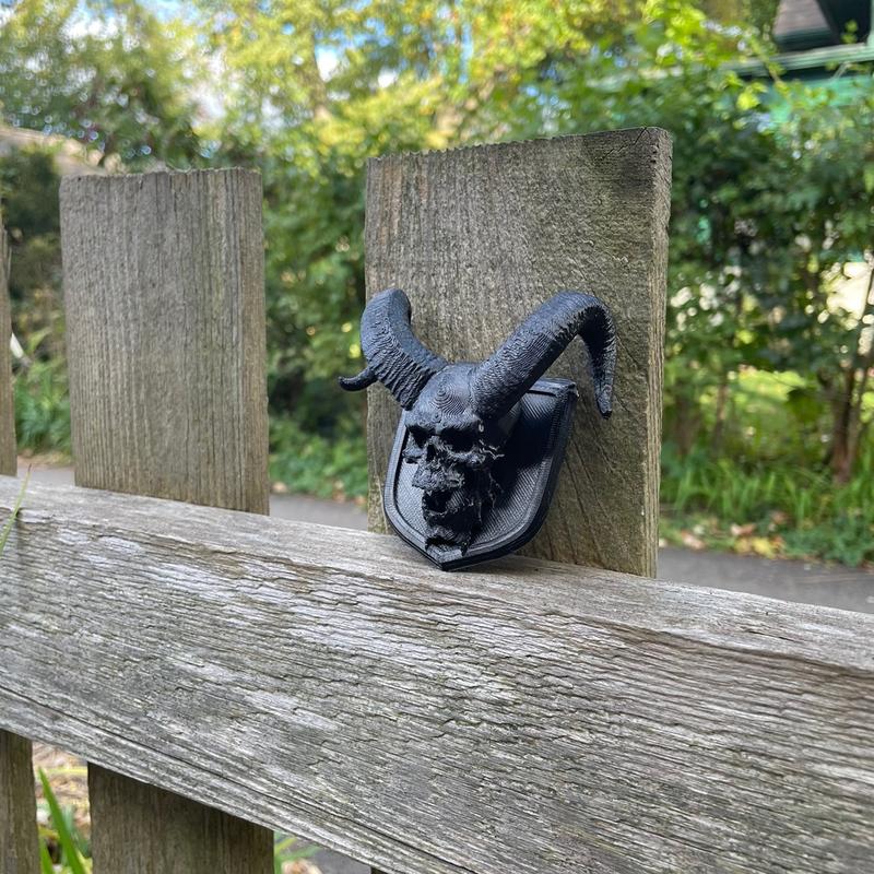 2nd Generation Dodge Ram Grill Ram Skull Emblem 95-02 Second Gen trucks. Also can be universally mounted to any flat hood surface.