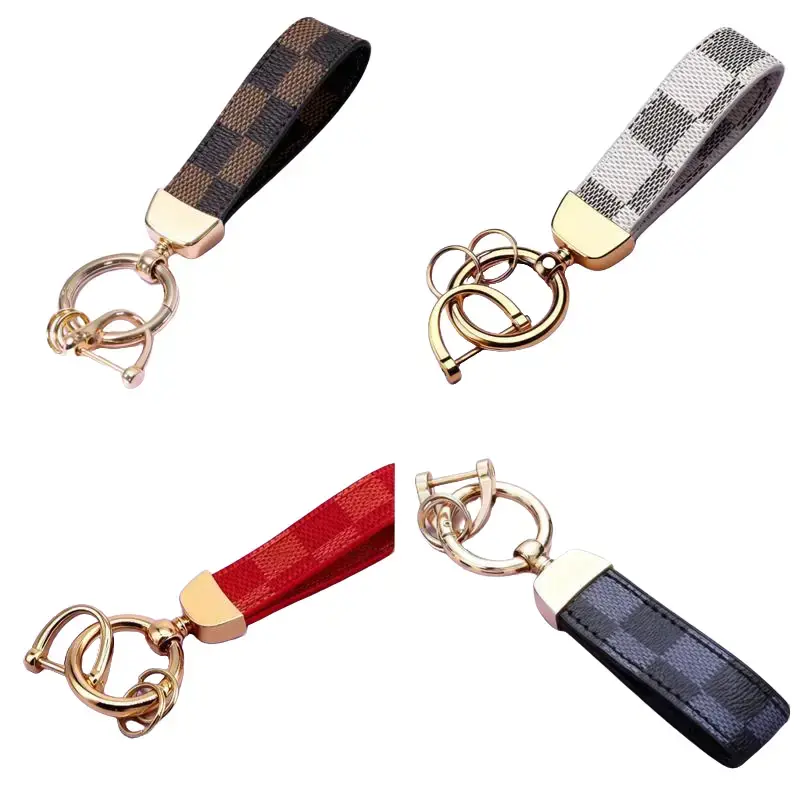 Leather Print Car Keychain  Horseshoe Shape Key Ring with Metal Buckle, Durable & Stylish Key Holder for Men & Women, Perfect Auto Accessory for Daily Use, Travel & Gifts