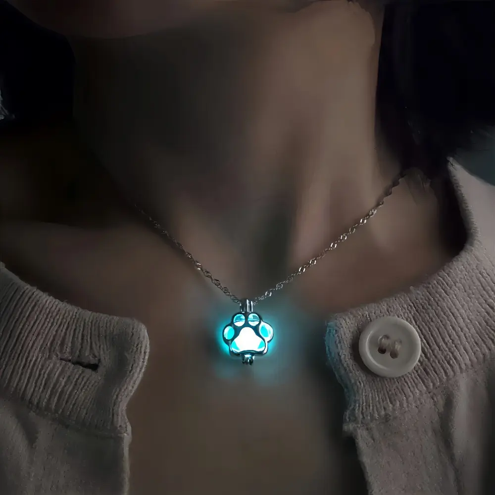 Halloween Luminous Paw Print Necklace For Women, Alloy Fluorescent Dog Footprint Glow In Dark Pendant Dainty Clavicle Jewelry birthstones paper clip Bubble Initial y2k accessories opalite day gift summerwins men's streetwear statement collars heart name