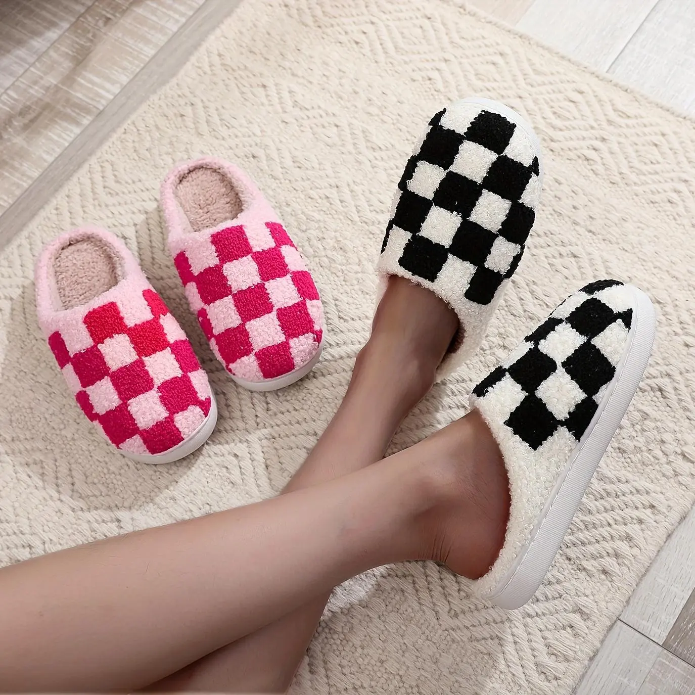 Women Classic Checkerboard Plush Slippers, Soft Fluffy Closed Back Indoor House Slippers Non‑Slip Sole For Bedroom