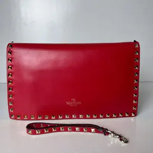 Pre-owned Valentino Red Nappa Leather Rockstud Wristlet Clutch|20445560 WWL HD
