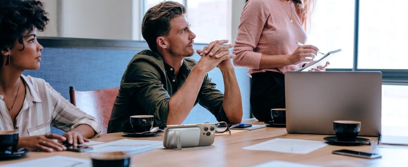 EF ECOFLOW Rapid Power Bank, 5000mAh Qi2 Certified Wireless Magnetic Portable Charger, 30W Max Fast Charging Battery Pack with Built-in USB-C Cable & Stand for iPhone16/15/14/13/12 Series Only