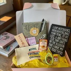 Sunshine & Sass – Blind Date with a Book Box