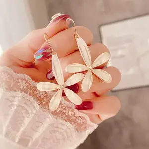 LisiZen New Simple Flower Five-Petal Earrings Seaside Sweet Stylish Long Ear Hooks Earrings for Women DZEH5155