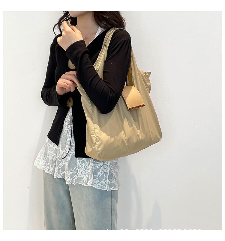 MUNBYN  Foldable Keychain Tote Bag – Reusable Grocery & Travel Bag, Lightweight Compact Shopping Bag with Keychain Clip, Unisex Eco-Friendly Market & Everyday Carry Essential