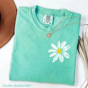 Comfort Colors Retro Daisy Floral T-shirt, Boho Flower Graphic Tee, Vintage Floral Shirt, Women’s Crew Neck Top, Cute Gift for Her