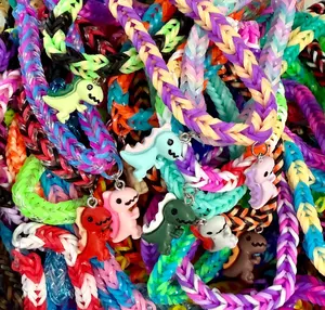 Playful Dinosaur Bracelet: Colorful Fishtail Design