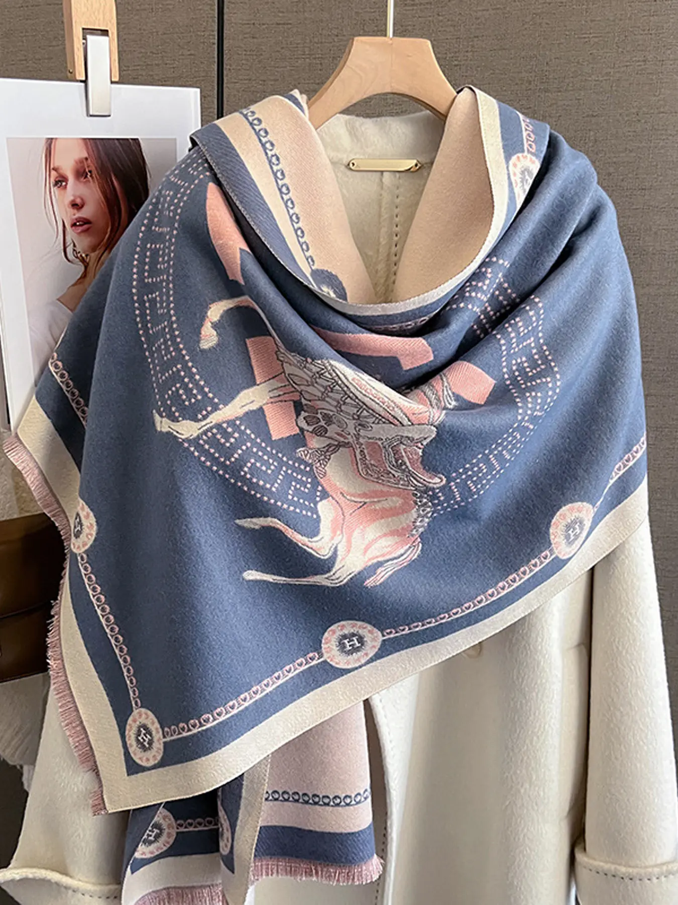 Women's Fashionable Carriage Print Scarf, Casual Soft Scarf, Fluffy Soft Boho Style Scarf, Autumn & Winter Versatile Short-Fringe Wrap, Neck Warmer Shawl for Outerwear Decoration, Fringe Trim Shawl