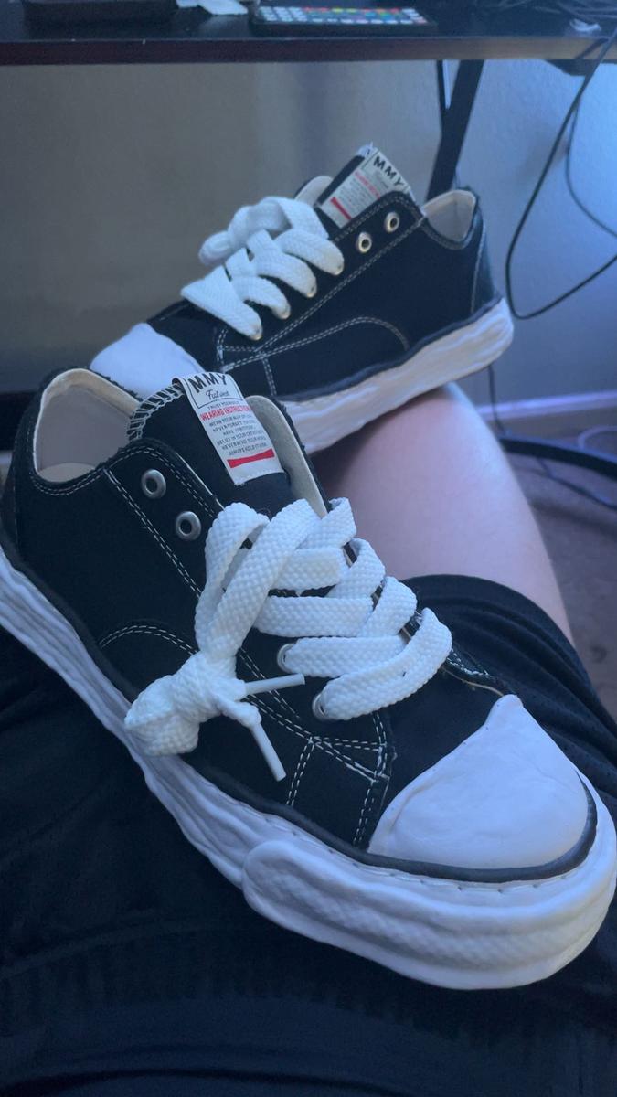 Item: black and white, 45