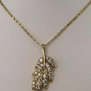 (C52)Elegant Gold Leaf Pendant Necklace with Sparkling Rhinestones for Women's Fashion Accessories